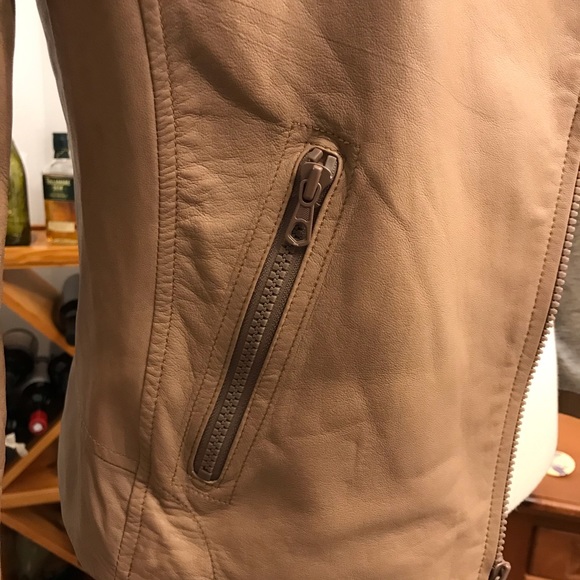 Camel 🐫 toe - Picture 8 of 10